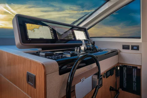 Ferretti 670 Exterior (img-9)