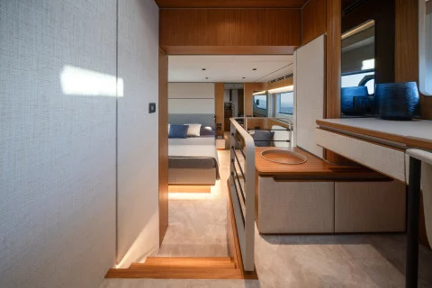 Ferretti 670 Exterior (img-11)