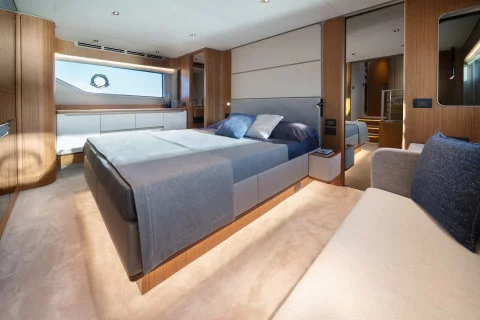 Ferretti 670 Exterior (img-10)