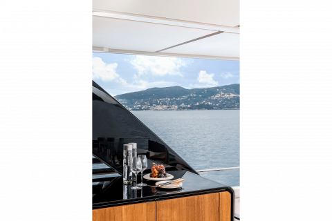 Ferretti INFYNITO 90 Exterior (img-10)