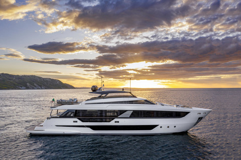 Ferretti 1000 Exterior (img-2)