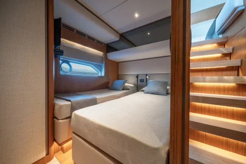 Ferretti 670 Exterior (img-23)