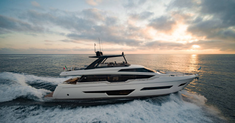 Ferretti 780 Exterior (img-2)