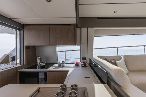 Ferretti 580 Exterior (img-6)