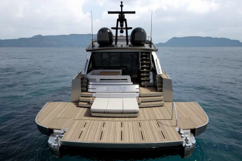 Pershing GTX 70 Exterior (img-3)