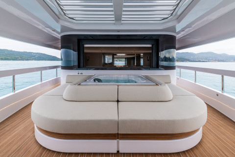 Ferretti INFYNITO 90 Exterior (img-26)