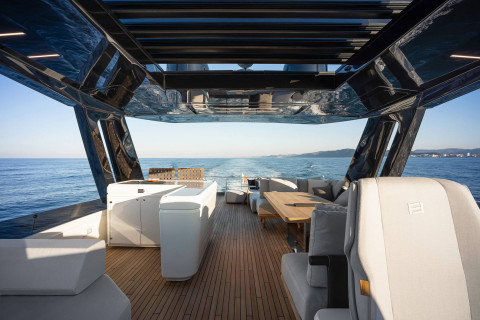 Ferretti 780 Exterior (img-8)