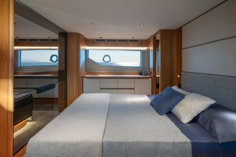 Ferretti 670 Exterior (img-15)