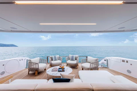 Ferretti INFYNITO 90 Exterior (img-8)