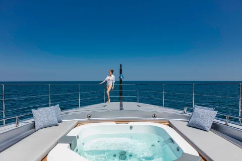 Pershing 140 Exterior (img-47)