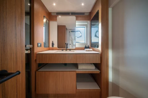 Ferretti 670 Exterior (img-16)