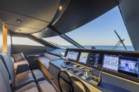 Ferretti 780 Exterior (img-11)