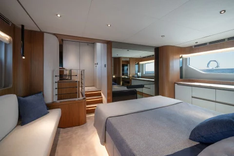 Ferretti 670 Exterior (img-14)