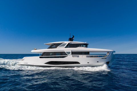 Ferretti INFYNITO 90 Exterior (img-4)