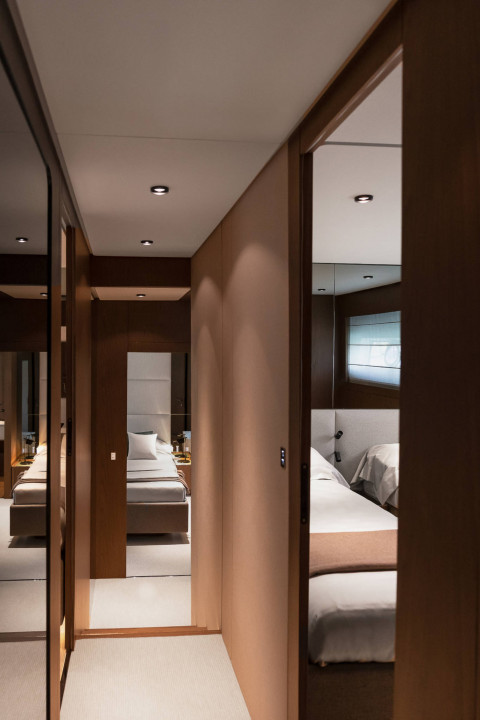 Ferretti 780 Exterior (img-53)