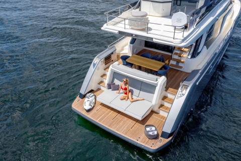 Ferretti 720 Exterior (img-7)