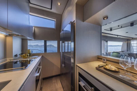 Ferretti 780 Exterior (img-6)