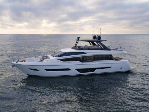 Ferretti 780 Exterior (img-12)