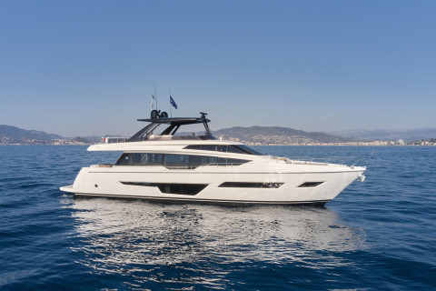 Ferretti 780 Exterior (img-24)