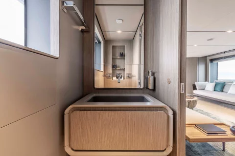 Ferretti INFYNITO 90 Exterior (img-10)