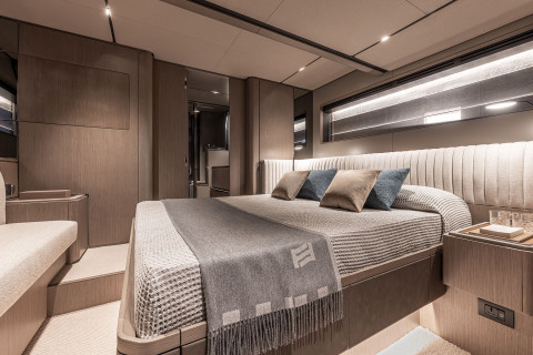 Ferretti INFYNITO 90 Exterior (img-30)