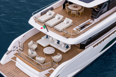 Ferretti INFYNITO 90 Exterior (img-7)