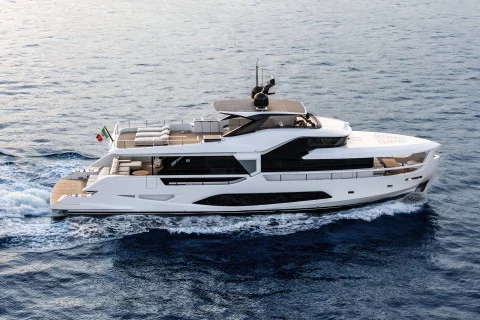 Ferretti INFYNITO 80 Exterior (img-1)
