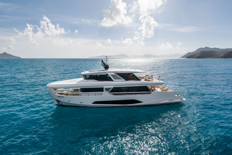 Ferretti INFYNITO 90 Exterior (img-14)