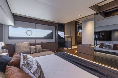 Ferretti 580 Exterior (img-14)