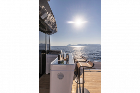 Ferretti 1000 SKYDECK Exterior (img-6)