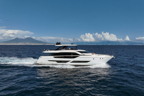 Ferretti 860 Exterior (img-3)