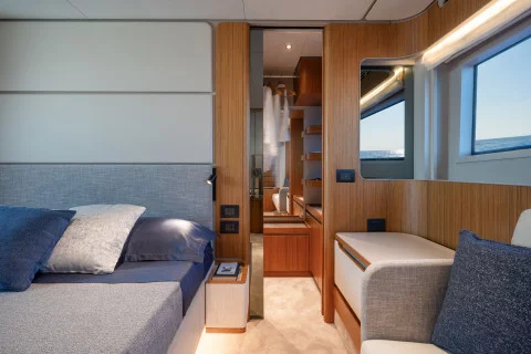 Ferretti 670 Exterior (img-13)