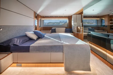 Ferretti 670 Exterior (img-8)