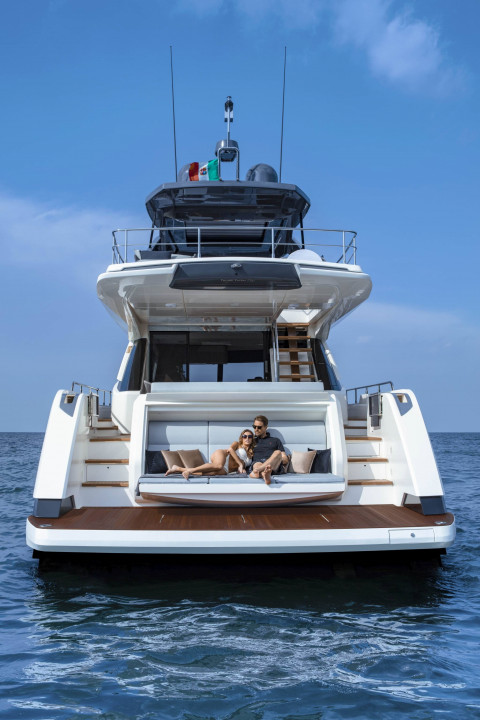 Ferretti 720 Exterior (img-28)