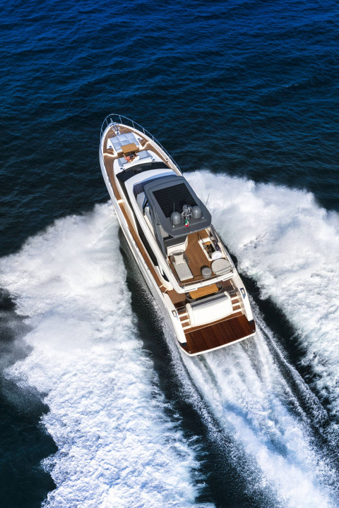 Ferretti 720 Exterior (img-25)