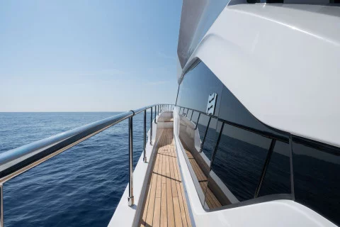 Ferretti 670 Exterior (img-10)