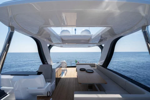 Ferretti 670 Exterior (img-14)