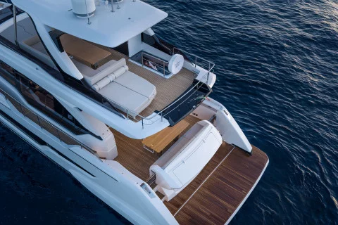 Ferretti 670 Exterior (img-7)