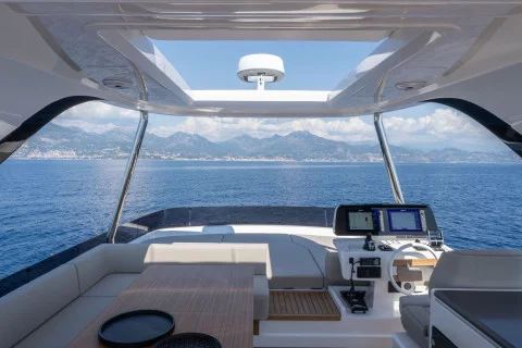 Ferretti 670 Exterior (img-13)