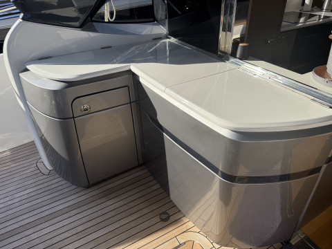 Princess V60 Exterior (img-13)