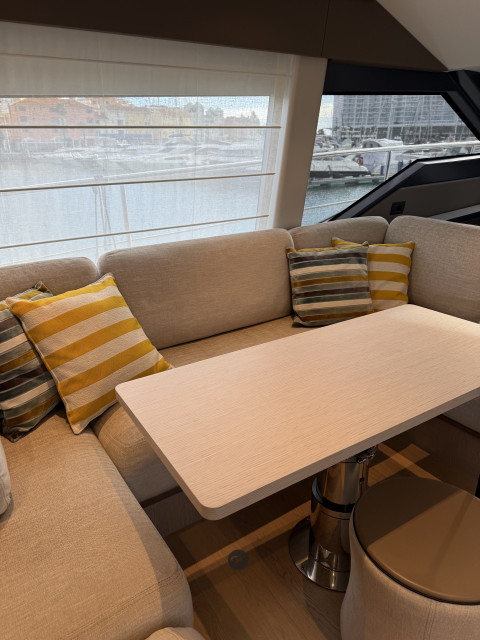 Ferretti 580 (2023) Exterior (img-6)