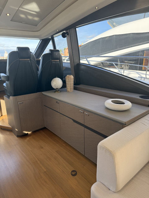 Princess V60 Exterior (img-12)