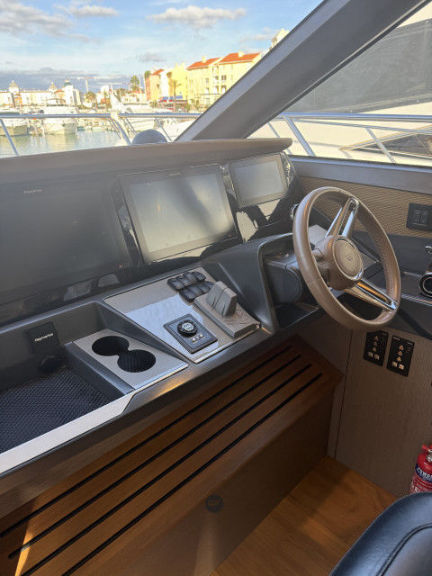 Princess V60 Exterior (img-23)