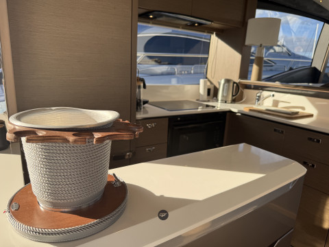 Princess V60 Exterior (img-10)