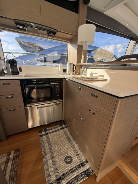 Princess V60 Exterior (img-9)