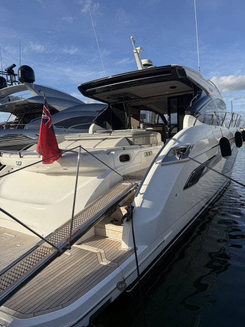 Princess V60 Exterior (img-6)