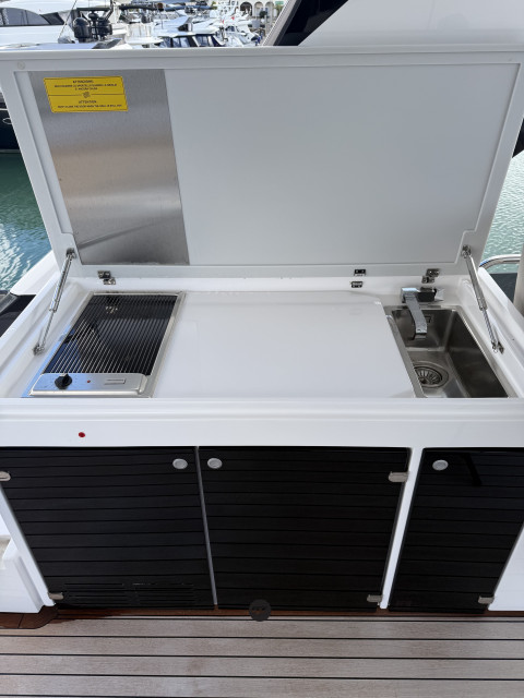 Ferretti 580 (2023) Exterior (img-10)