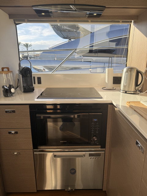 Princess V60 Exterior (img-11)