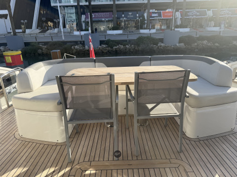 Princess V60 Exterior (img-14)