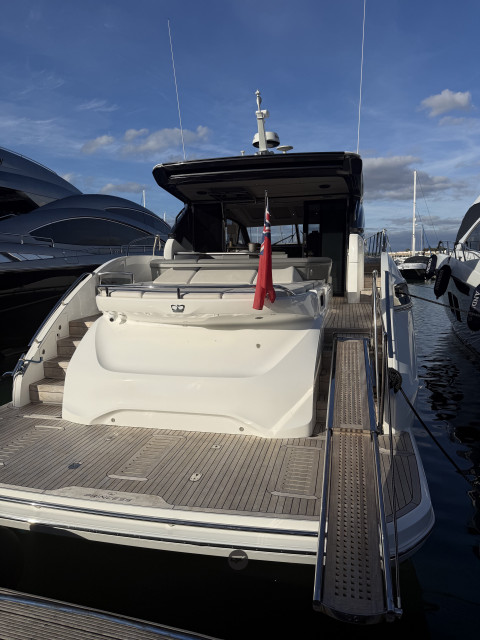 Princess V60 Exterior (img-7)